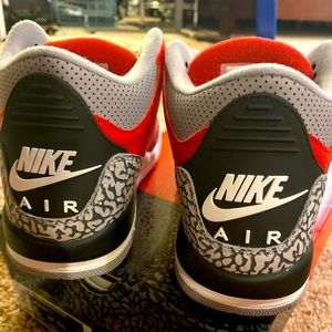 Retro 3 red cement